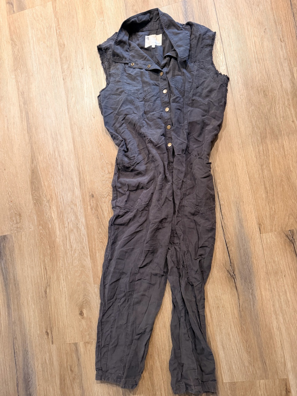 Pilcro Sleeveless Button-Front Jumpsuit in Charcoal size xl